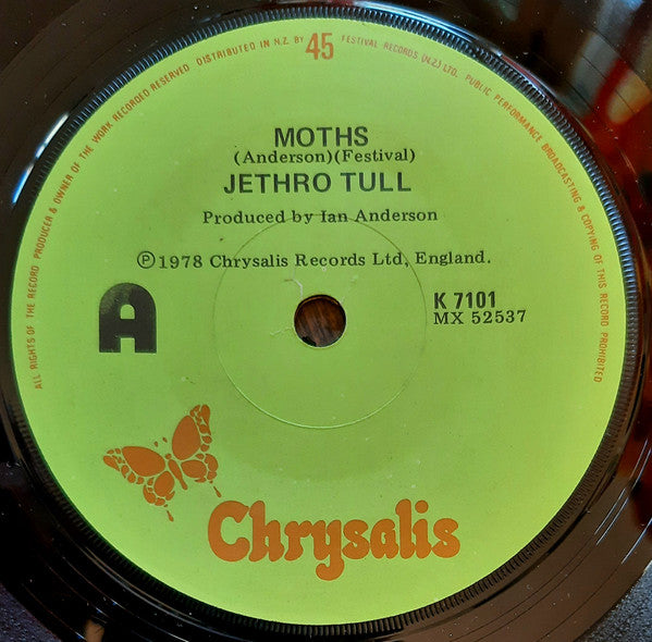 Jethro Tull - Moths (7-inch Tweedehands) - Discords.nl