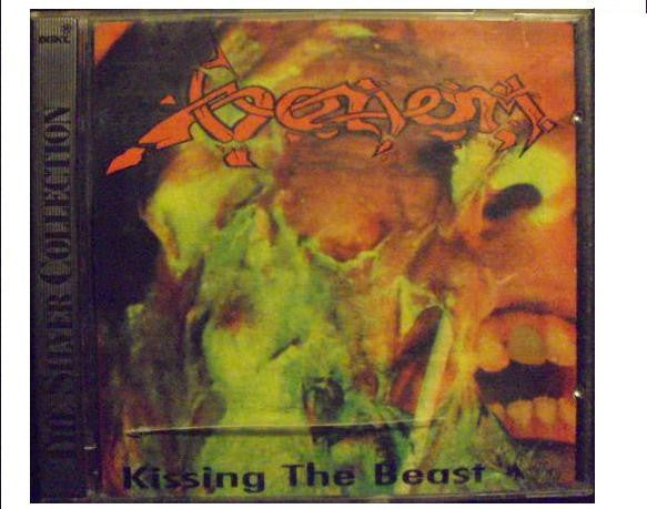 Venom (8) - Kissing The Beast (CD Tweedehands) - Discords.nl
