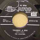 Coasters, The - Wait A Minute / Thumbin' A Ride (7-inch Tweedehands) - Discords.nl