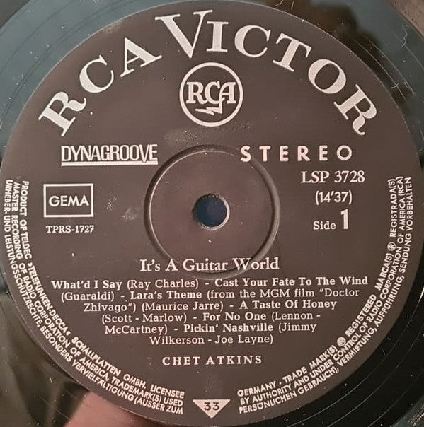 Chet Atkins : It's A Guitar World (LP, Album)