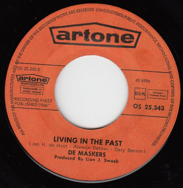 De Maskers : Three's A Crowd (Pop-Art) / Living In The Past (7", Single)