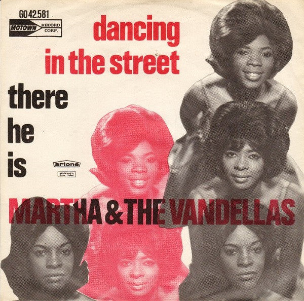 Martha Reeves & The Vandellas : Dancing In The Street / There He Is (At My Door) (7", Single)