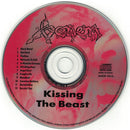 Venom (8) - Kissing The Beast (CD Tweedehands) - Discords.nl