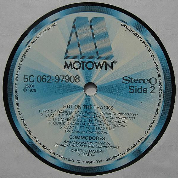 Commodores - Hot On The Tracks (LP Tweedehands) - Discords.nl