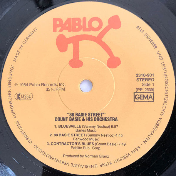 Count Basie Orchestra - "88 Basie Street" (LP Tweedehands) - Discords.nl
